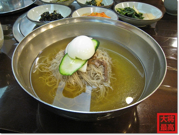 유명냉면 이미지