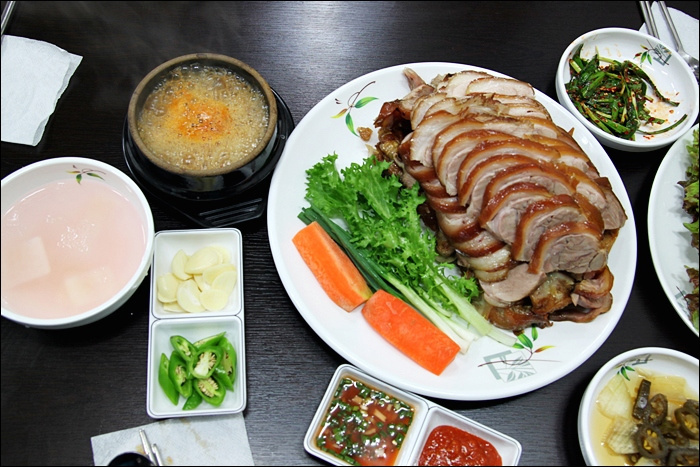 명동왕족발 이미지