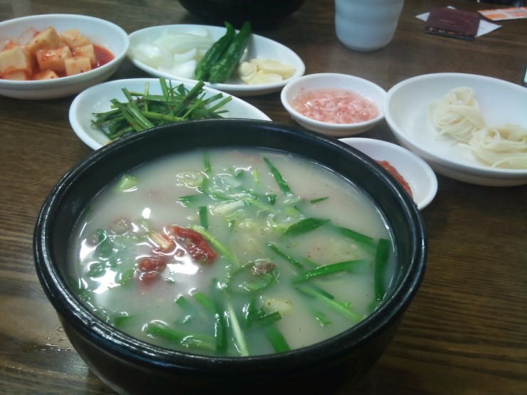 시골집 돼지국밥 이미지