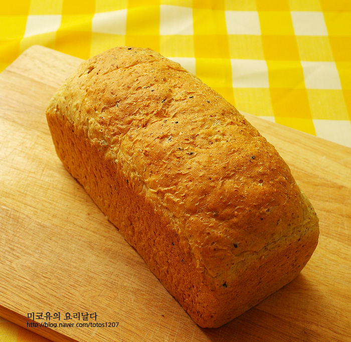 통밀빵 이미지