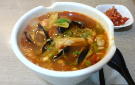 얼큰수제비해물칼국수 이미지
