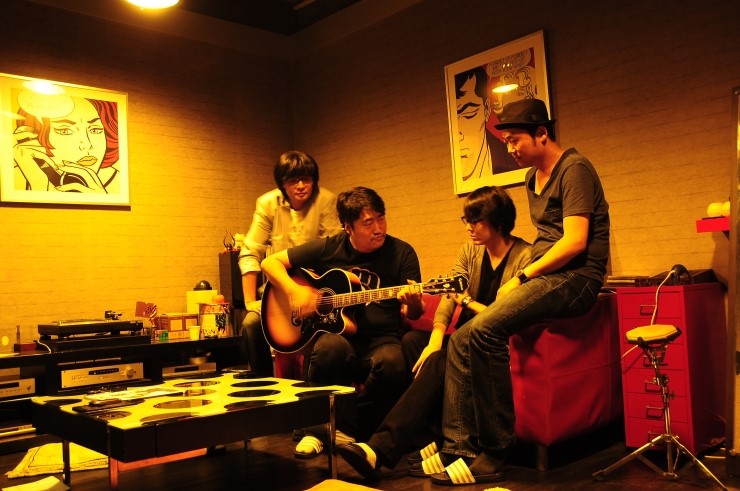 니어블루(Near Blue) 이미지