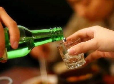 알콜 중독 이미지