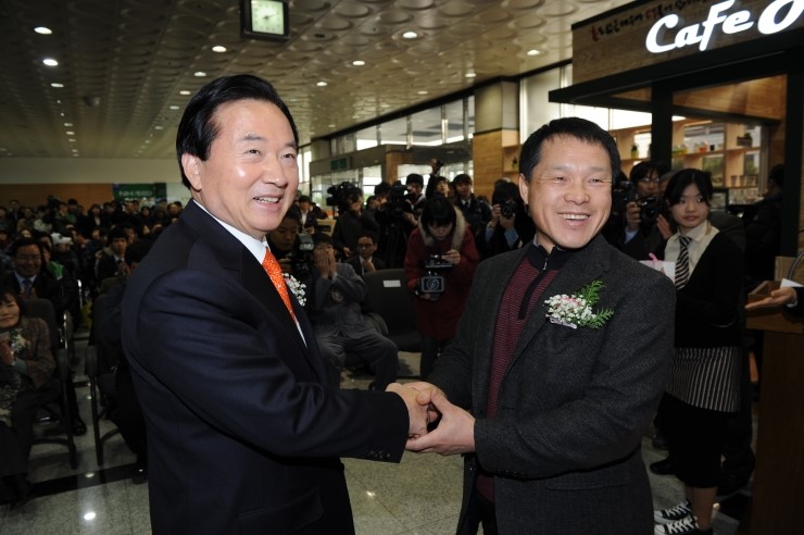 카페홀더 이미지