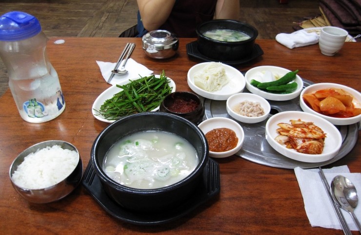 덕이네돼지국밥 이미지