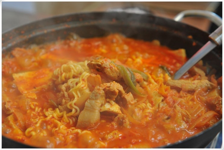 뽀글이생돼지김치찌개 이미지