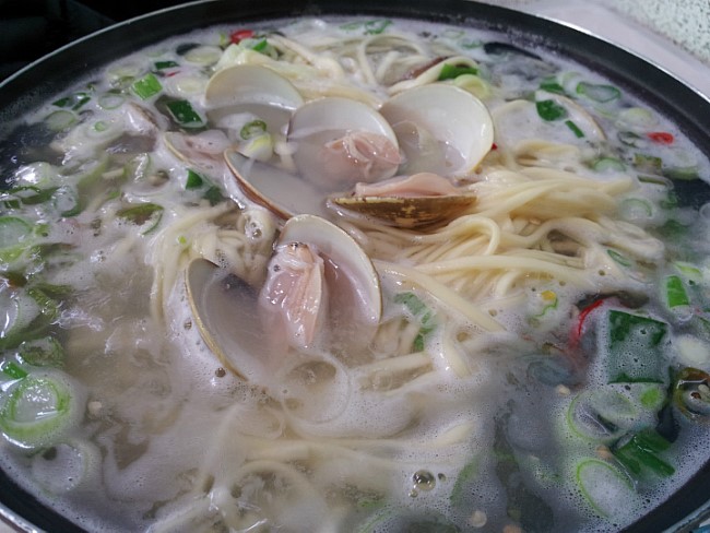 백합칼국수 이미지