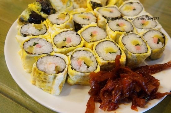 짠지계란말이김밥 이미지
