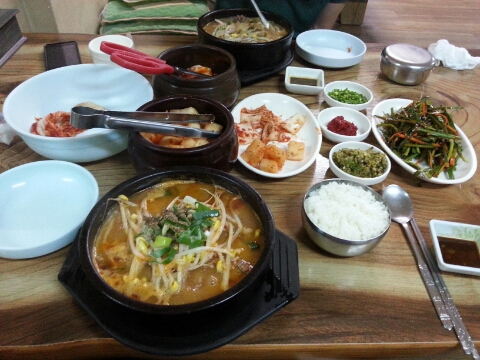 현대뼈다귀해장국 이미지