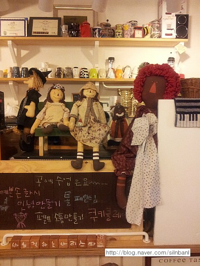 바느질하는바리스타 이미지