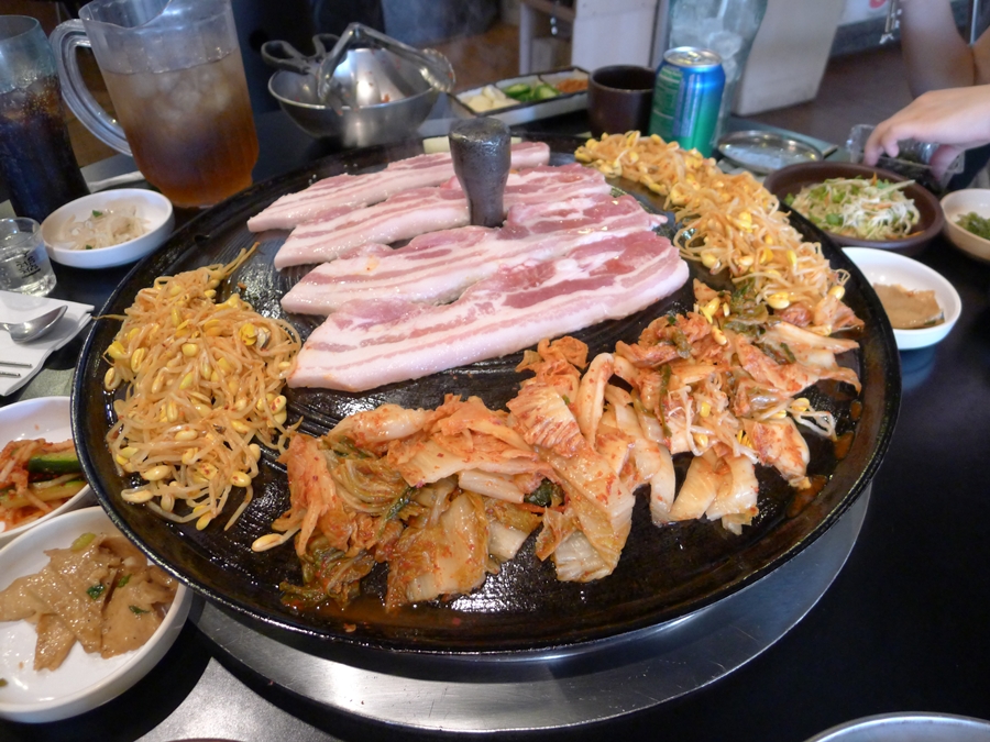 꿀돼지솥뚜껑삼겹살 이미지