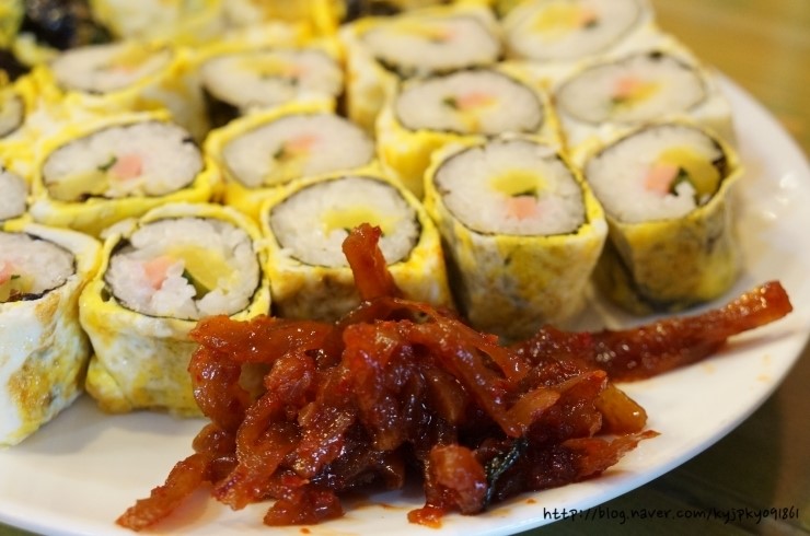 짠지계란말이김밥 이미지