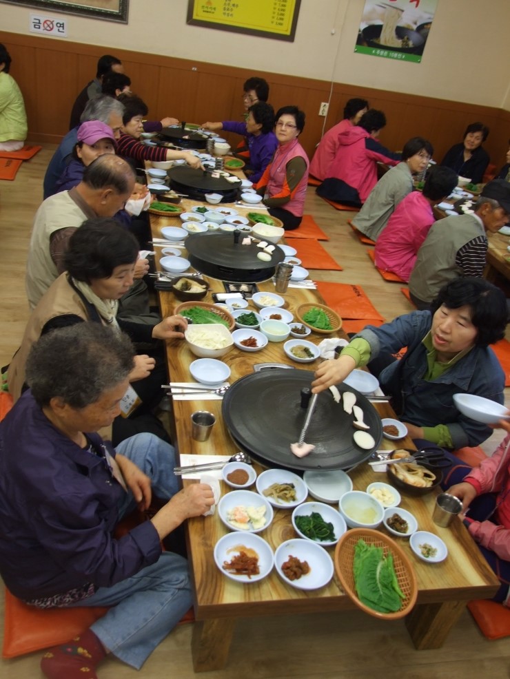 선사시대꺼먹돼지 이미지
