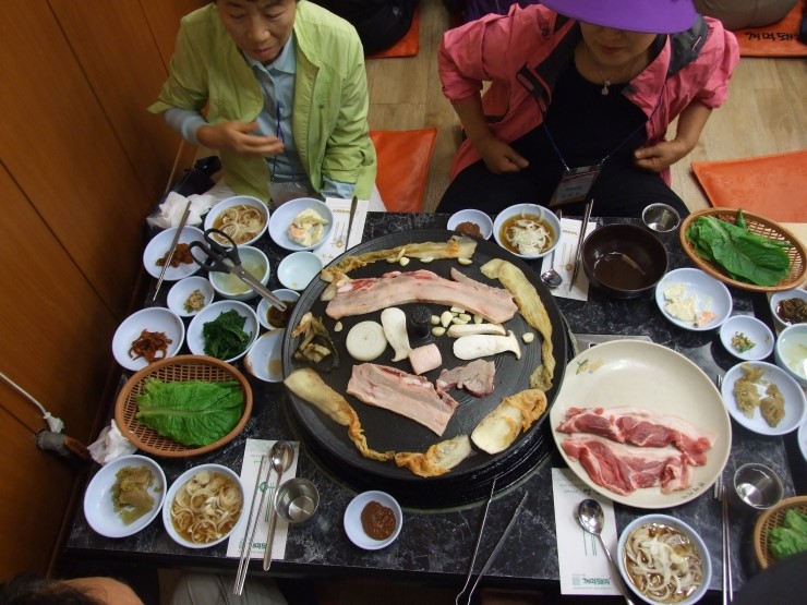 선사시대꺼먹돼지 이미지