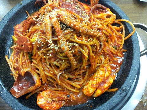 돌솟해물뼈찜 이미지