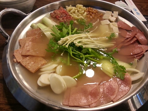 공룡부대찌개 이미지