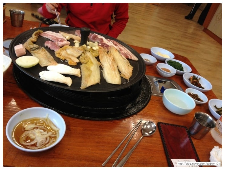 선사시대꺼먹돼지 이미지