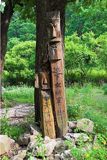 잊혀져가는 마을의 수호신 - 