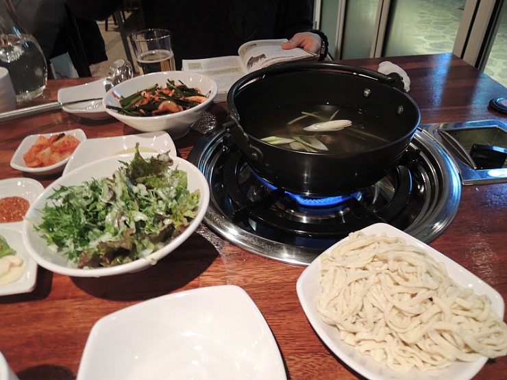 홍대 칼국수와 족발 이미지