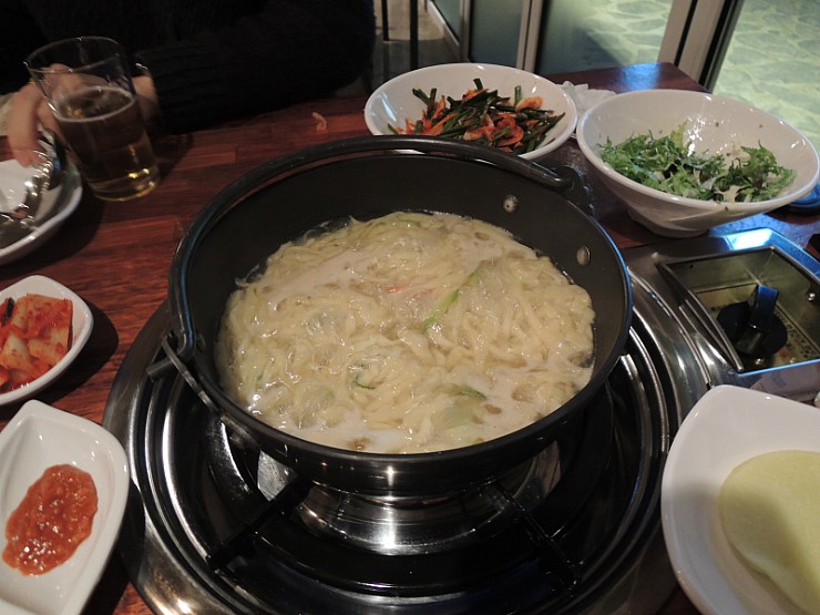 홍대 칼국수와 족발 이미지
