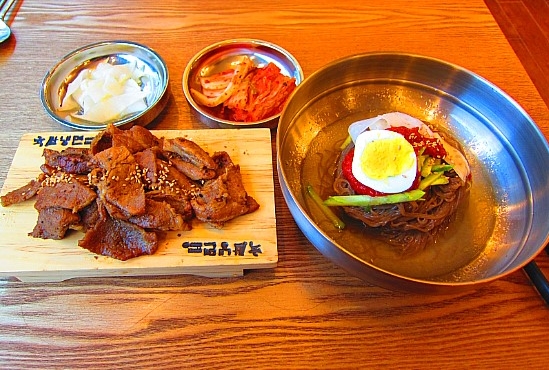 육쌈냉면 이미지