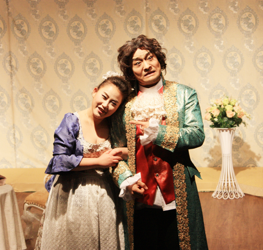 화이트 오페라 이미지