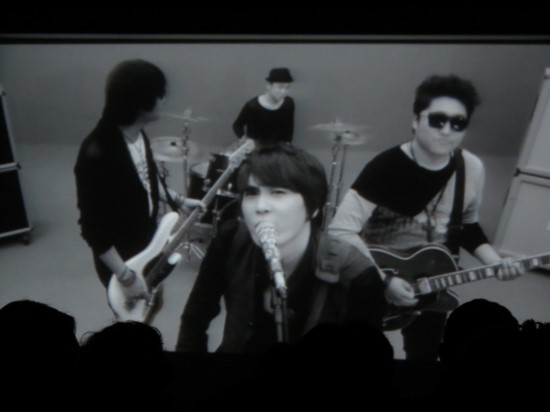 니어블루(Near Blue) 이미지