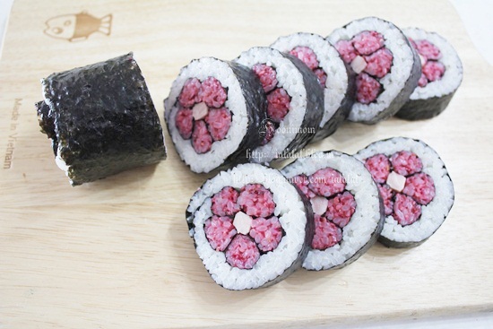 햄을품은김밥 이미지
