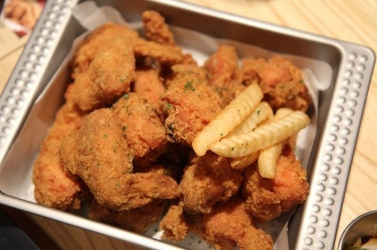 본 치킨 이미지