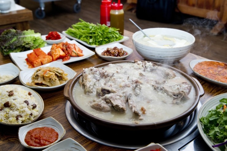 금송오리와삼계탕 이미지