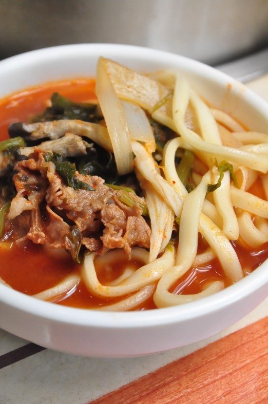 얼큰칼국수 이미지
