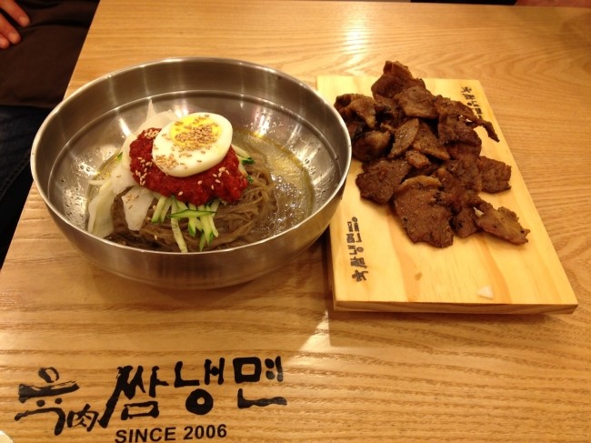 육쌈냉면 이미지