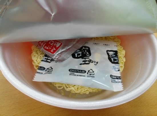 틈새라면 이미지