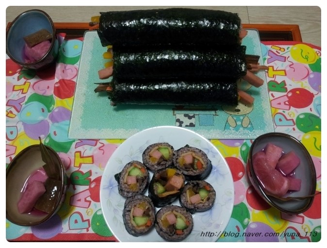 둘둘말은김밥 이미지