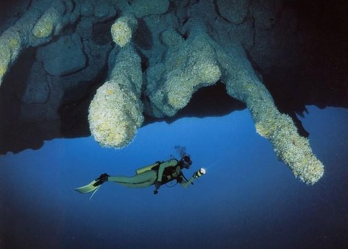 블루홀(BLUE HOLE) 이미지