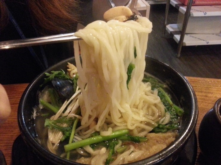 뚝배기칼국수 이미지