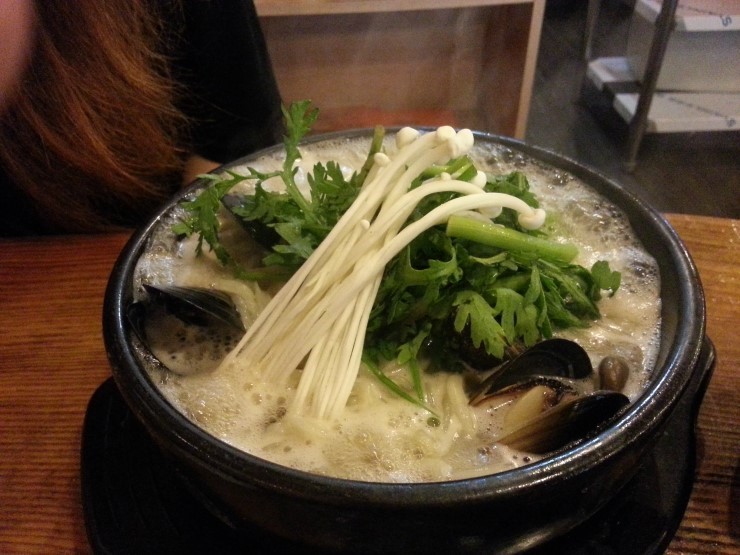 뚝배기칼국수 이미지