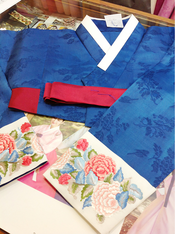 궁전한복 이미지