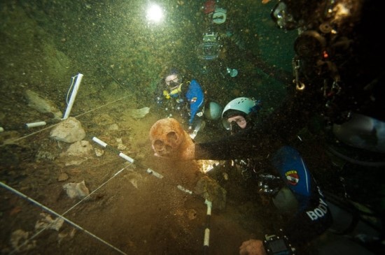 블루홀(BLUE HOLE) 이미지
