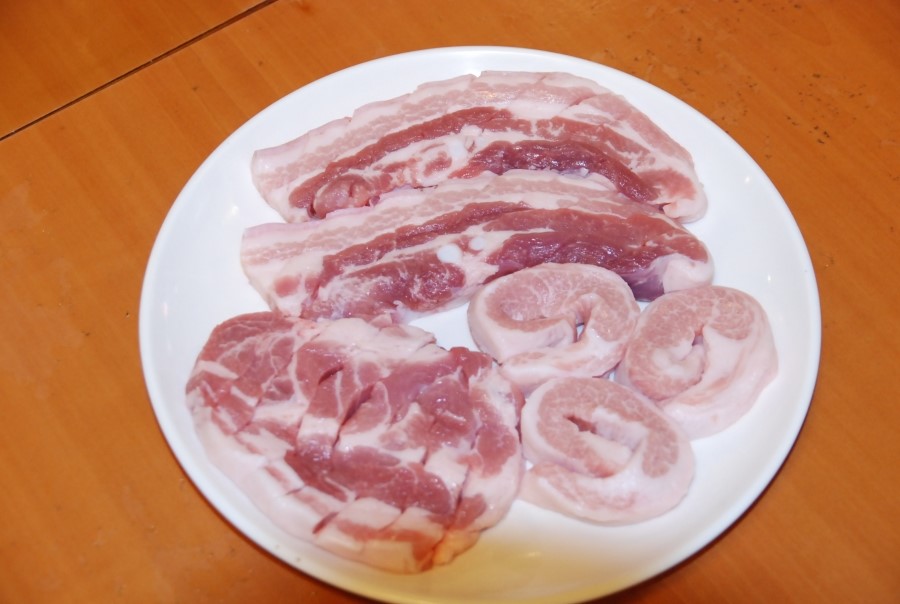 장수꺼먹돼지 이미지