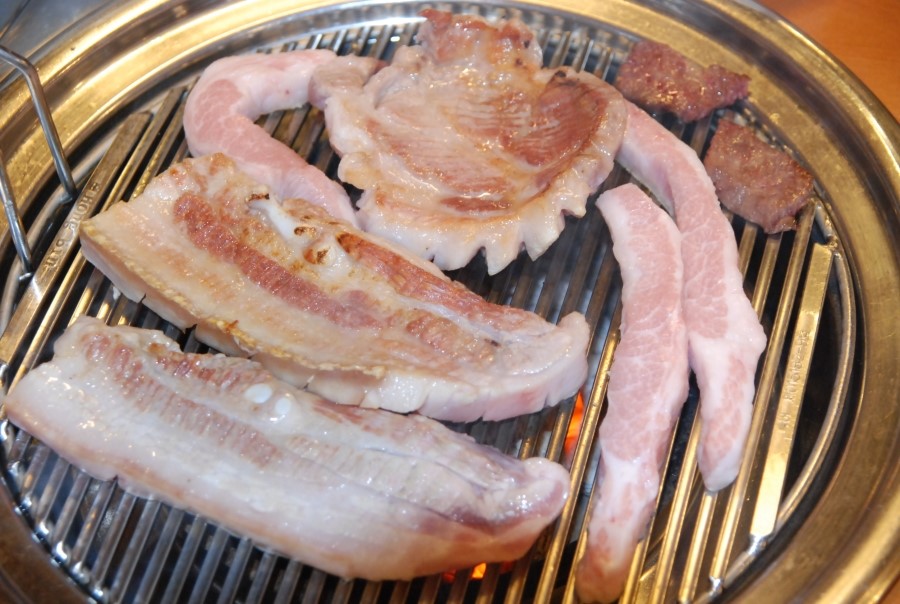 장수꺼먹돼지 이미지
