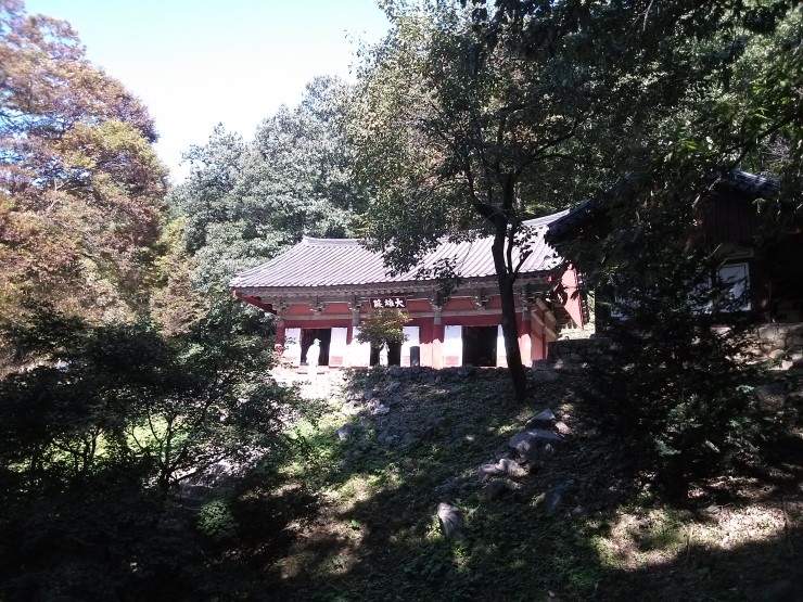정상에 다다르는 길 이미지