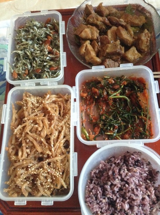 엄마의 고기 만찬 이미지