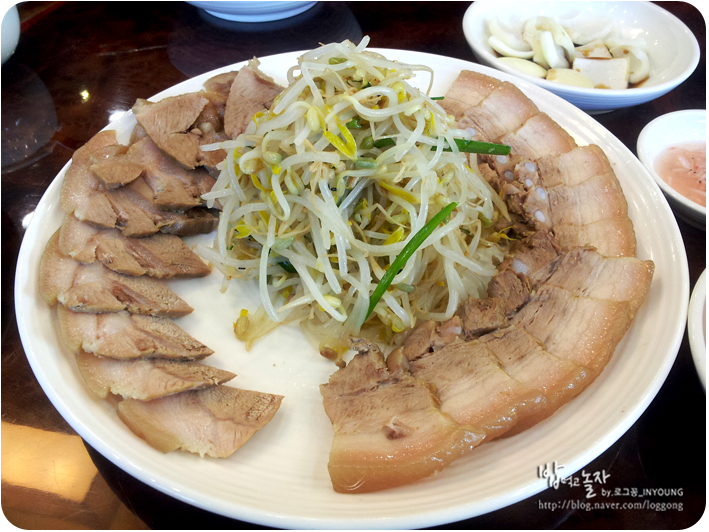 산아래보쌈，칼국수 이미지