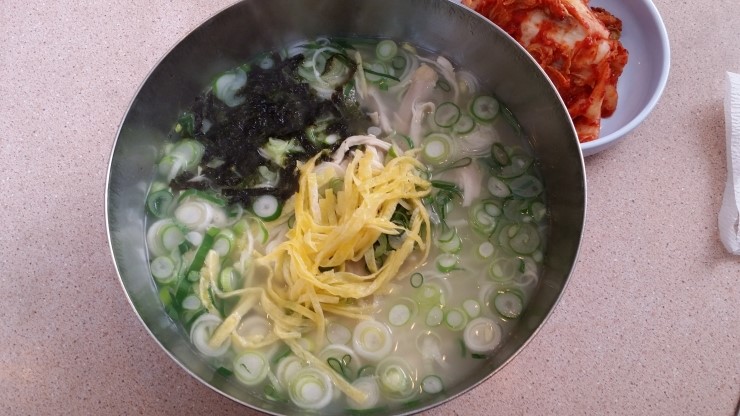 평양칼국수 이미지