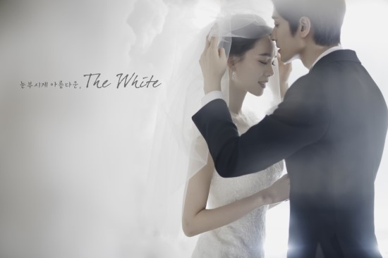 더 화이트(The White) 이미지