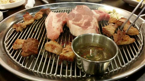 홍돼지 이미지