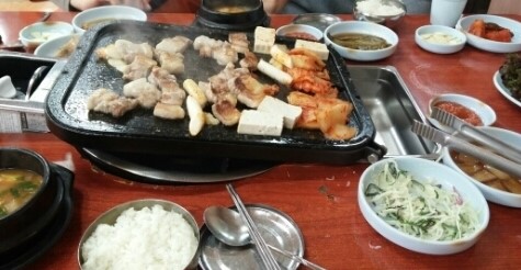 똥돼지마을 이미지