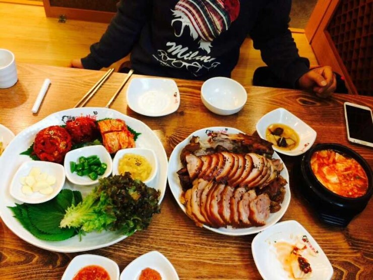 돈통마늘보쌈 이미지