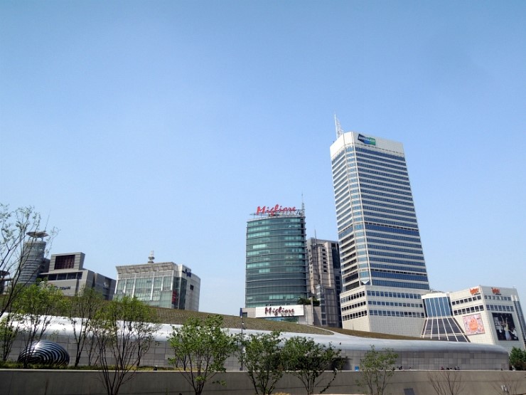 밀리오레빌딩 앞 이미지